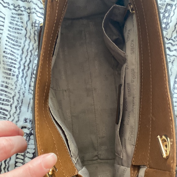 Michael Kors purse brown with gold hardware - Picture 4 of 7